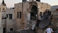 Foto menunjukkan sebuah rumah tempat para militan bersembunyi setelah terkena tembakan Israel. Setidaknya sebanyak 52 warga Palestina meninggal dunia sejak Maret, paling banyak di Tepi Barat. Di antaranya yang meninggal dunia diduga militan dan non pejuang, termasuk jurnalis Al Jazeera Shireen Abu Akleh--seorang warga berkebangsaan Palestina-Amerika yang meliput serangan Israel di Jenin.