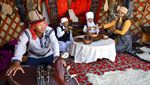 Suku Nomaden di Kirgistan Juga Punya Fashion Show, Lihat Nih