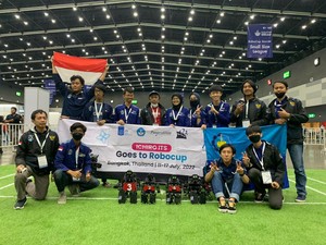 Rancang Robot Humanoid, Tim ITS Borong Juara Internasional di Thailand