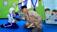 Beginilah potret Taman Bacaan yang ada di Banda Neira dan dibuat senyaman mungkin agar anak-anak semakin tambah minta bacanya.