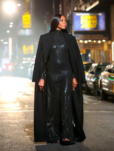 Para top model dunia seperti Bella Hadid, Irina Shayk dan Naomi Campbell catwalk di jalanan kota New York untuk fashion show Michael Kors.