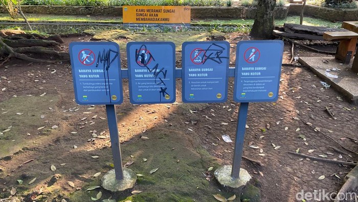 Vandalisme di Taman Lansia Kota Bandung.