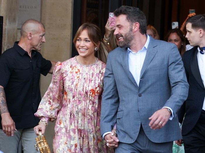 PARIS, FRANCE - JULY 23: Jennifer Lopez and Ben Affleck are seen leaving Hôtel de Crillon on July 23, 2022 in Paris, France. (Photo by Pierre Suu/GC Images)