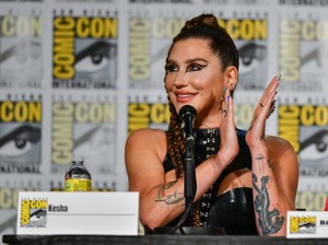 Kesha dari Penyanyi TikTok Kini Jadi Pemburu Hantu