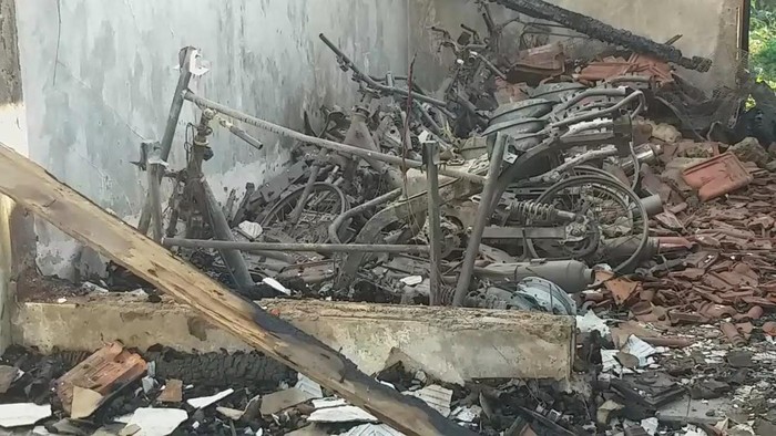 4 ruangan polsek purwosari ludes terbakar