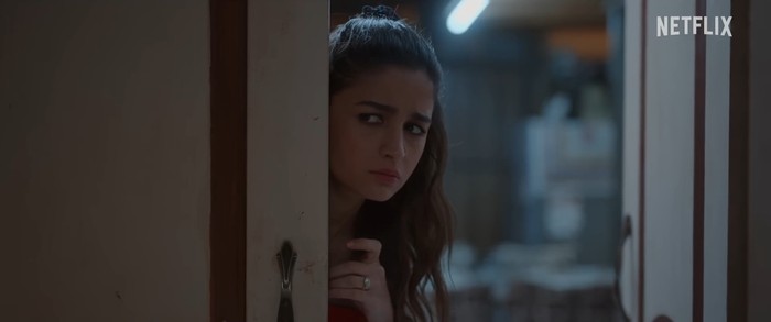 Alia Bhatt Alia Bhatt menjadi pemeran utama di serial original Netflix India, Darlings.