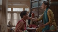 Badru pun seperti sudah punya rencana buat suaminya itu. Bekerja sama dengan ibunya, Badru menyekap Hamza dan melaporkannya hilang ke polisi. (Foto: dok. Netflix)