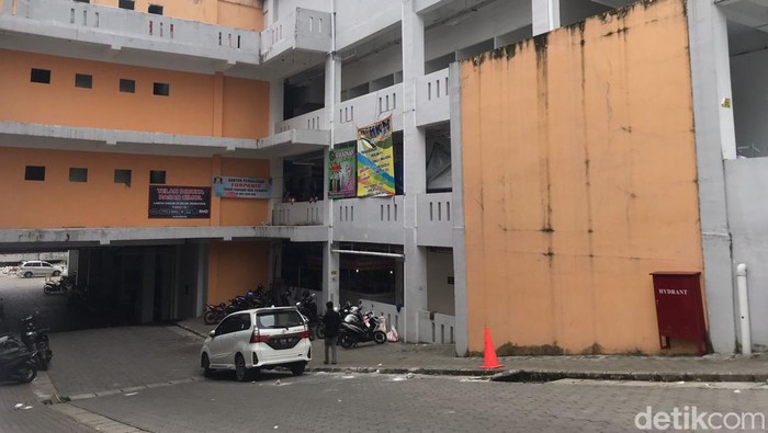 Bangunan gedung Pasar Pelita yang akan difasilitasi bioskop, pujasera hingga wahana bermain anak.