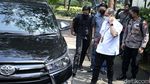 Berpakaian Serba Hitam, Bharada E Tiba di Komnas HAM