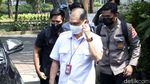 Berpakaian Serba Hitam, Bharada E Tiba di Komnas HAM
