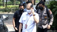 Bharada E datang ke Komnas HAM ditemani polisi berpakaian dinas (Foto: Rifkianto Nugroho)
