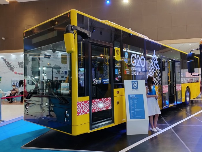 Bus listrik hasil kerja sama Universitas Indonesia dengan PT Mobil Anak Bangsa (MAB)