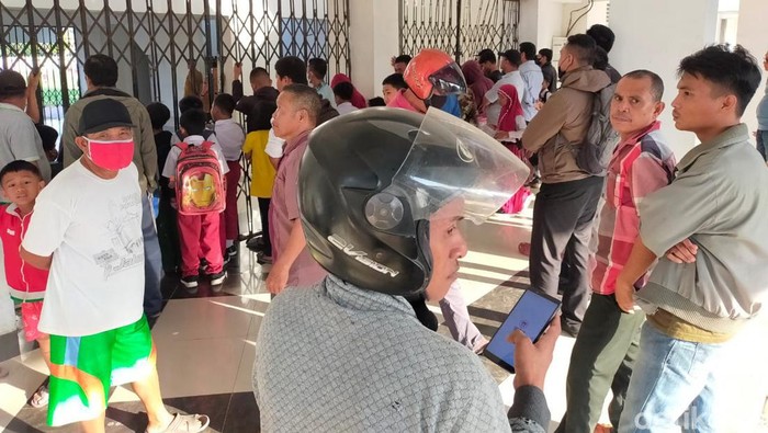 Fans PSM memadati Stadion Kalegowa untuk menyaksikan Pasukan Ramang berlatih.