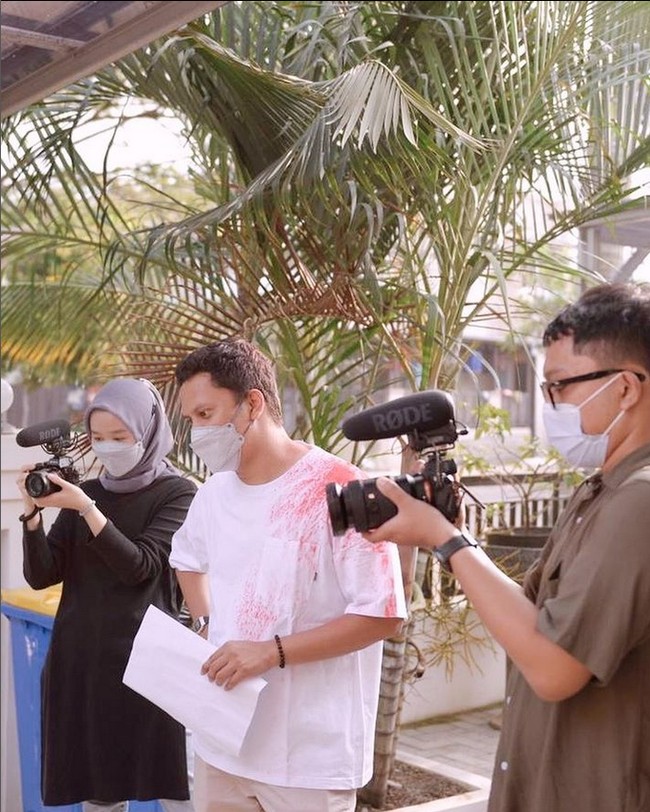 Alca diketahui merupakan mantan karyawan Youtuber Arief Muhammad. Alca memilih untuk bekerja bersama Arief sambil menyelesaikan studi S-2. Ia pernah menjabat sebagai project manager dan kreatif. Di akun Instagramnya ia membagikan foto pernah menjadi kameraman dan konten kreator.  Foto: Dok. Instagram @alcaoctvn.