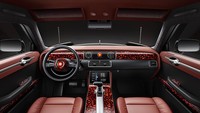 Inteiror Hongqi L5. Jok memiliki sandaran kepala yang bentuknya terinspirasi dari topi resmi di Dinasti Tang. Jok mobil ini memiliki fungsi pijat. Hongqi mengklaim kenyamanan kursi mobil ini dibuat setara dengan kabin pesawat pribadi. Foto: FAW Group