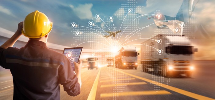 Ilustrasi Logistik dan IT