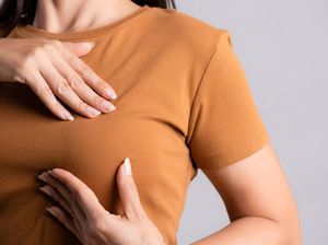 Wanita dengan Dada Besar Lebih Gampang Kena Kanker Payudara? Begini Faktanya