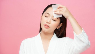 5 Loose Powder yang Bagus untuk Kulit Berminyak, Bikin Makeup Tahan Seharian