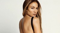 Lotion itu bertujuan untuk mengencangkan penampilan kulit di area yang ditargetkan seperti pinggul dan paha. Foto: dok instagram Jennifer Lopez