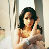 Selain itu Jisoo BLACKPINK terlahir dengan tubuh yang ramping. Dia bahkan sengaja makan ramen sebelum pemotretan agar terlihat chubby. Foto: dok. Instagram @sooyaaa__