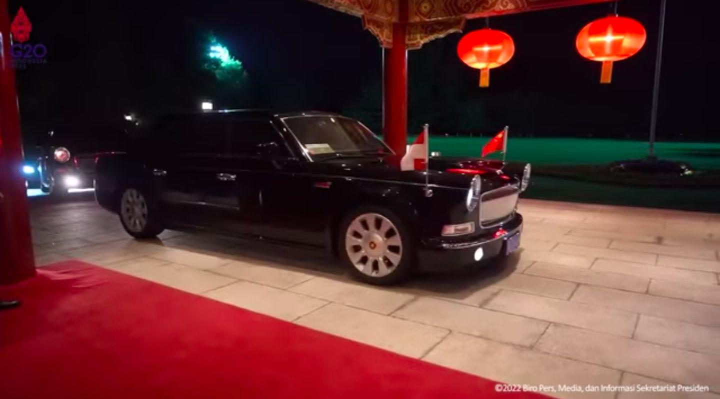 Jokowi disambut Hongqi L5, mobil termahal di China saat di Beijing