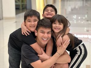 Foto Kebersamaan Jonathan Frizzy dan 3 Anaknya, Sering Kangen Setelah Cerai