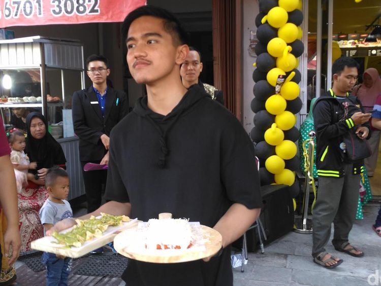 10 Momen Seru Kaesang Masak Pisang Nugget dan Rice Bowl