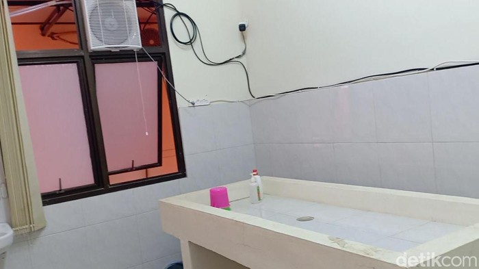 Kamar jenazah RSUD Sungai Bahar dipasangi kamera CCTV.