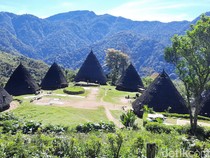 Mengenal Mbaru Niang, Rumah Adat di NTT Beratap Kerucut di Atas Ketinggian 1.117 Meter