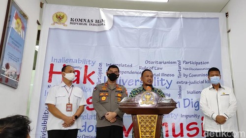 Komisioner Komnas HAM, Choirul Anam, usai pemeriksaan ajudan Irjen Ferdy Sambo terkait Brigadir Yoshua
