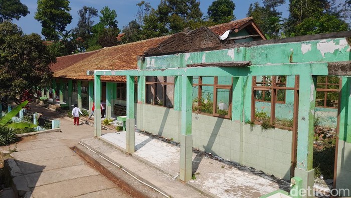 Kondisi memprihatinkan SDN Gunung Gadung, Sumedang.
