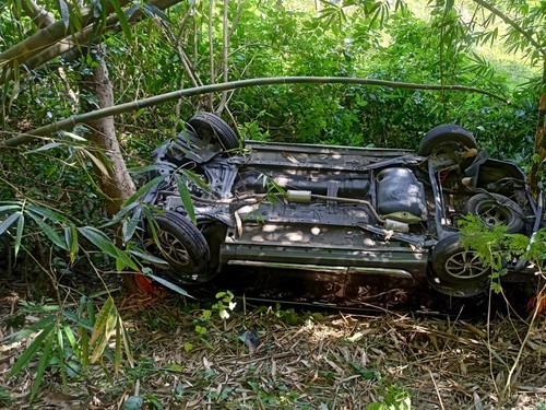 Kondisi mobil yang terjatuh ke dalam jurang sedalam 12 meter di Desa Tista, Kecamatan Abang, Karangasem, Selasa (26/7/2022)