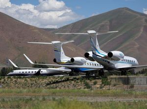 Elite Global Adakan Pertemuan Rahasia, Ratusan Jet Pribadi Lalu Lalang