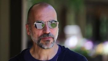 Tampak hadir juga Dara Khosrowshahi yang sekarang menjabat CEO taksi online Uber. Foto: Getty Images