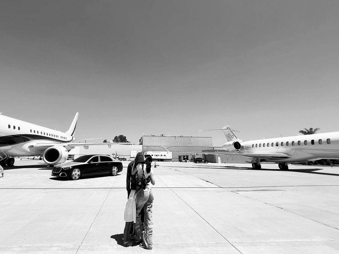 Kylie Jenner dengan jet pribadinya
