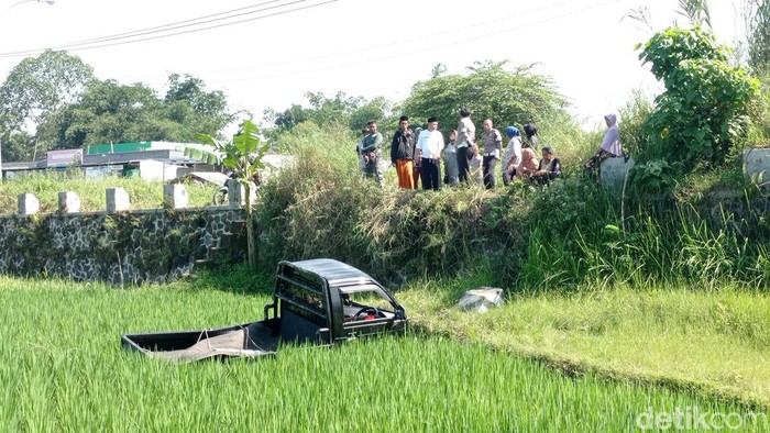 Laka pikap terjun ke jurang di Tasikmalaya
