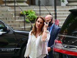 Janda Bill Gates dan Putrinya Tampil Menawan di Acara Michael Kors