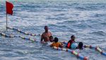 Lihat Keceriaan Mereka di Pantai Khusus Tunanetra Ini