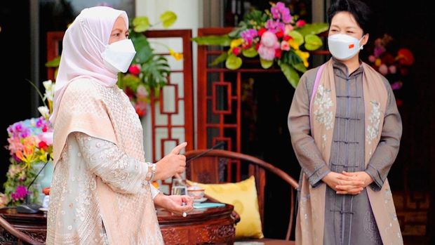 Momen Iriana Jokowi Dijamu Minum Teh oleh Madam Peng Liyuan (dok. Biro Pers Sekretariat Presiden)