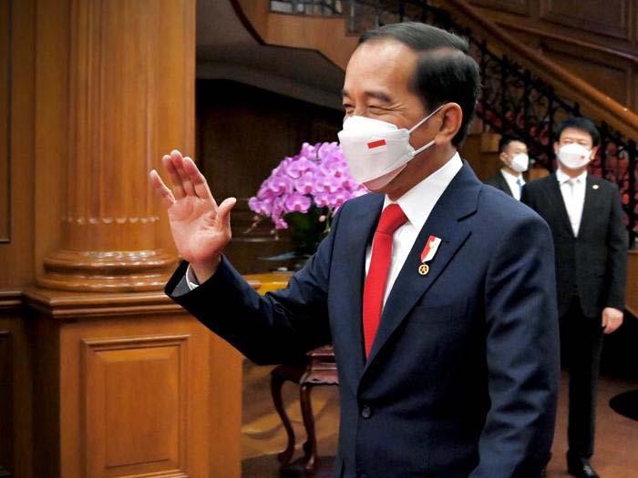 Presiden Joko Widodo (Jokowi) melakukan pertemuan bilateral dengan Perdana Menteri China (Premier) Li Keqiang di Villa 5, Diaoyutai State Guesthouse, Beijing, Selasa (26/7/2022).