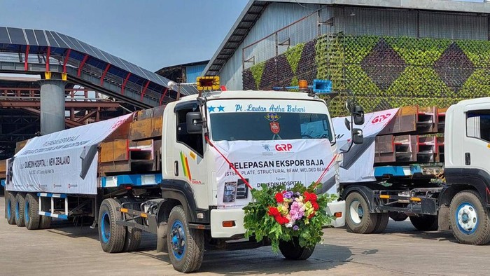Momen Mendag Lepas Ekspor Baja Terbaik Indonesia Ke Selandia Baru Menteri Perdagangan (Mendag) Zulkifli Hasan melakukan pelepasan ekspor 3.800 metrik ton baja struktur dan plat baja ke Selandia Baru. Baja tersebut merupakan hasil produksi PT Gunung Raja Paksi, Tbk, di Cikarang Barat, Bekasi, Selasa (26/7/2022).