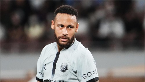 TOKYO, JAPAN - JULY 20: Neymar Jr of Paris Saint-Germain looks on during the preseason friendly match between Paris Saint-Germain and Kawasaki Frontale at National Stadium on July 20, 2022 in Tokyo, Japan. (Photo by Hiroki Watanabe/Getty Images)