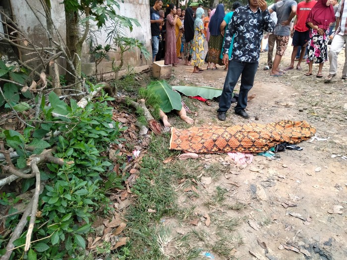 Odong-odong tertabrak kereta di Serang Banten, ada korban jiwa Odong-odong tertabrak kereta di Serang Banten, ada korban jiwa