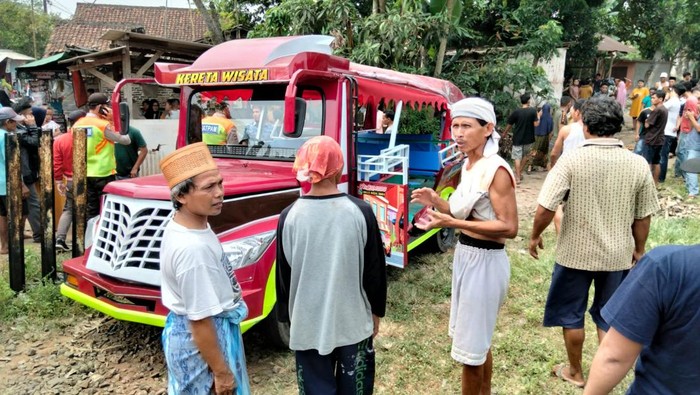 Odong-odong tertabrak kereta di Serang Banten, ada korban jiwa