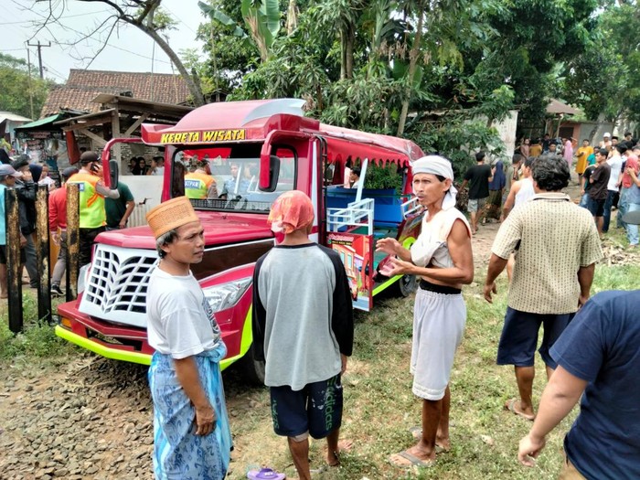 Odong-odong tertabrak kereta di Serang Banten, ada korban jiwa