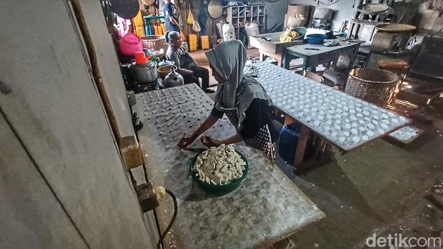 Pabrik keripik singkong Sari Asih.