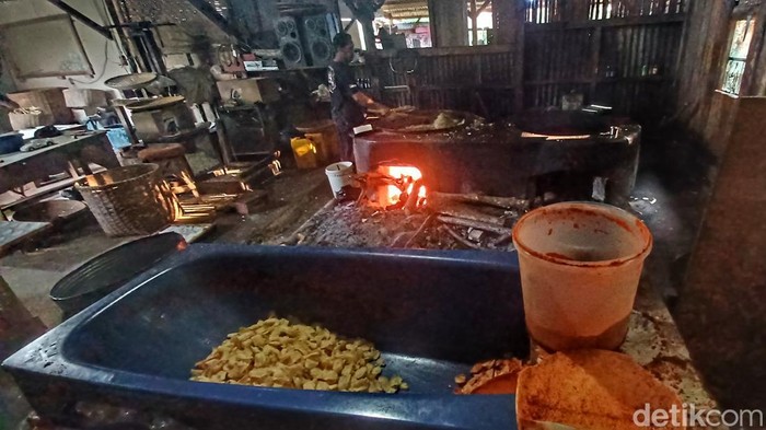 Pabrik keripik singkong Sari Asih.