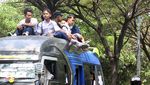 Uppsss... Di Tangerang Masih Ada Pelajar Naik Atap Angkutan Umum