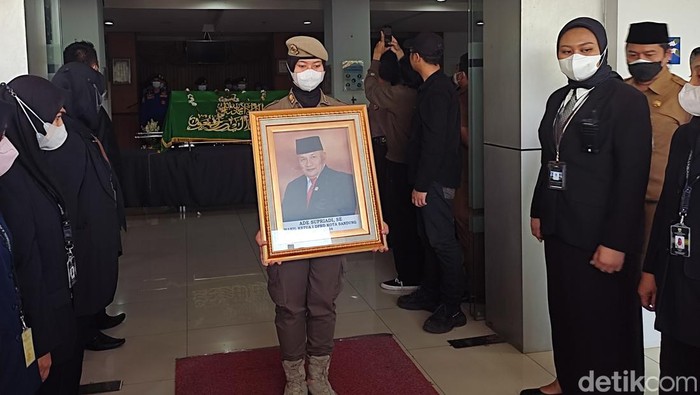 Pelepasan jenazah Wakil Ketua DPRD Bandung Ade Supriadi.