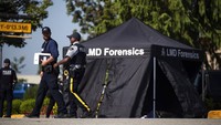 Petugas forensik langsung melakukan olah TKP. Sedikitnya dua orang tewas dan dua orang lainnya mengalami luka-luka dalam serentetan penembakan yang terjadi di wilayah British Columbia, Kanada.